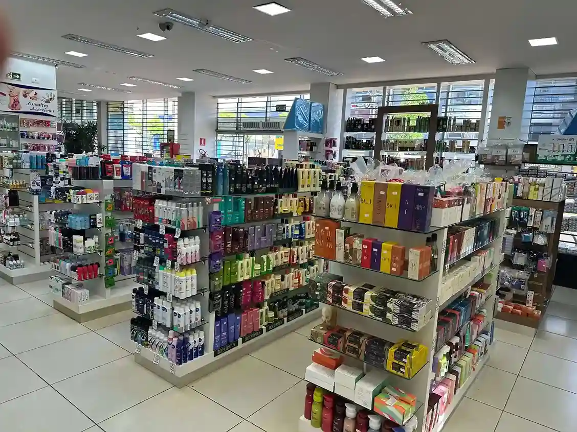Farmácia Farmaa Foz do Iguaçu - Ambiente moderno e organizado para melhor atendimento